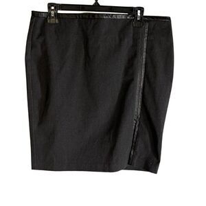 ECRU - Black Skirt 